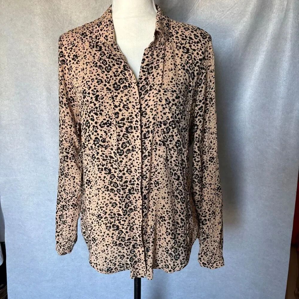 Anthropologie Cloth & Stone Animal Print Button Down Lightweight size M